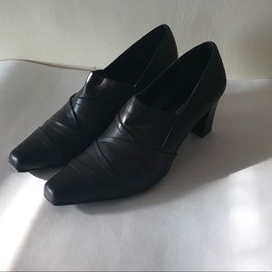 [NWT] Brown Leather Heels